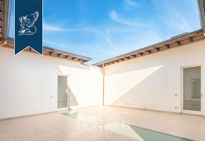 Image No.15-8 Bed Villa for sale