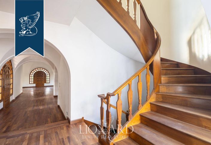 Image No.18-8 Bed Villa for sale