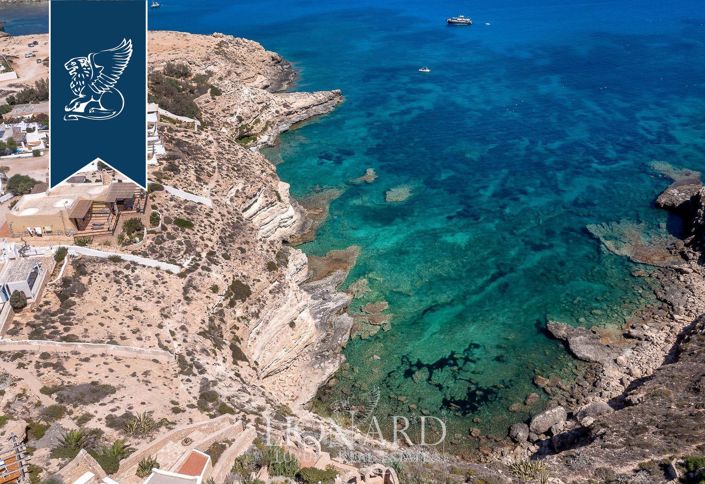 Image No.2-54 Bed Villa for sale