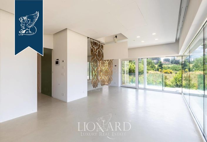 Image No.10-5 Bed Villa for sale