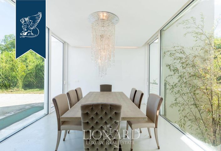 Image No.11-5 Bed Villa for sale