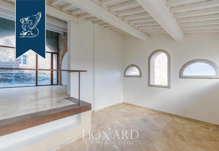 Image No.41-16 Bed Country House for sale