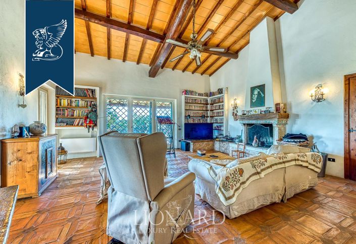 Image No.10-6 Bed Villa for sale