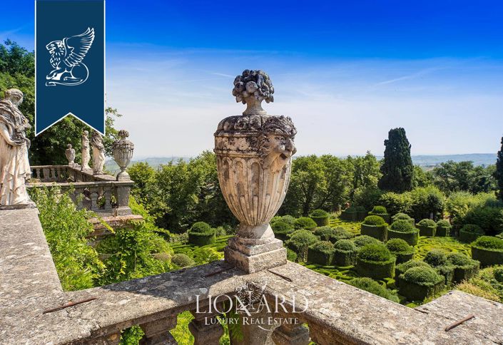 Image No.10-55 Bed Property for sale