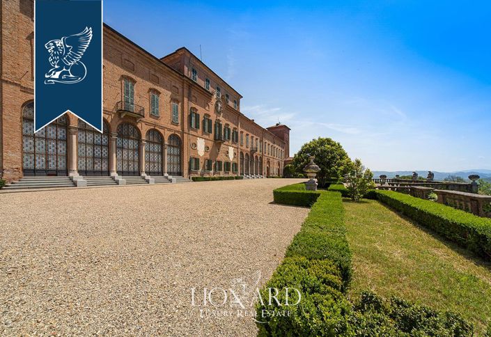 Image No.28-55 Bed Property for sale