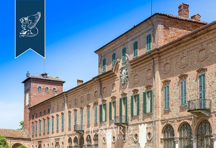 Image No.6-55 Bed Property for sale