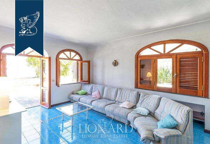 Image No.11-5 Bed Villa for sale