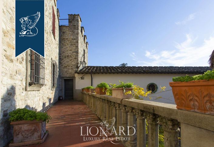 Image No.12-7 Bed Property for sale