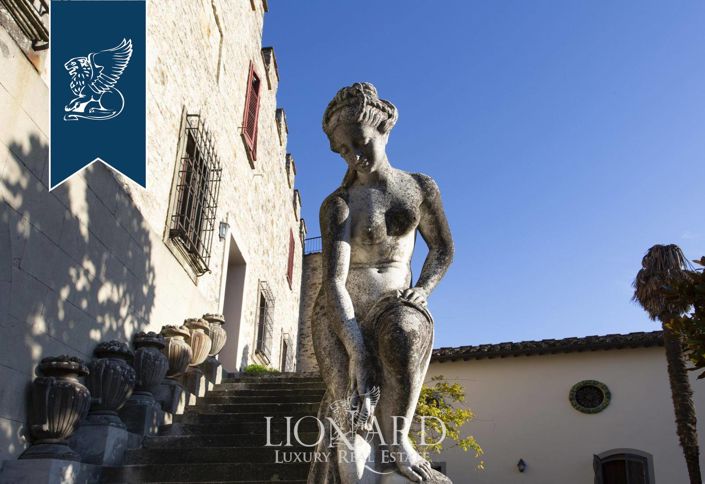 Image No.16-7 Bed Property for sale