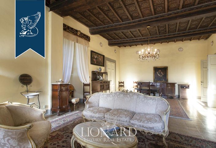 Image No.25-7 Bed Property for sale