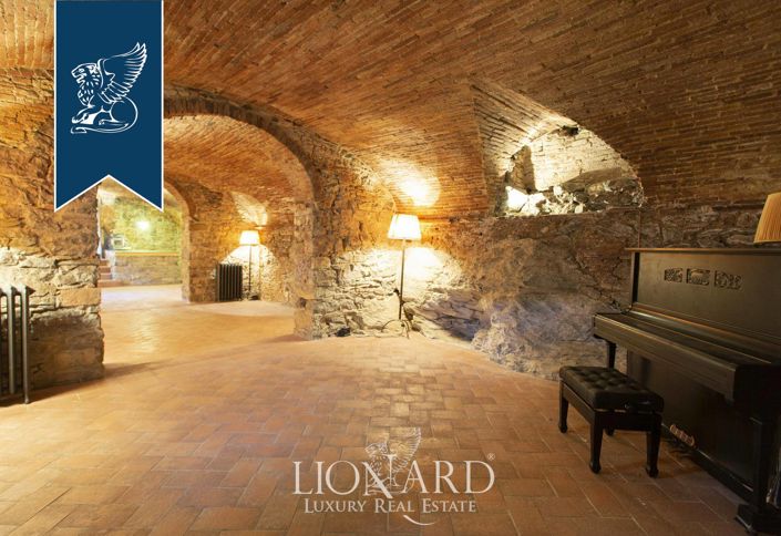 Image No.44-7 Bed Property for sale