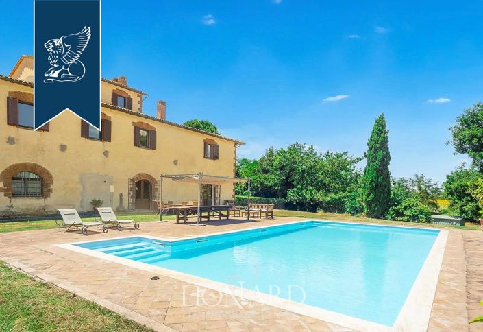 Image No.5-18 Bed Farmhouse for sale