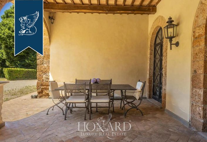 Image No.7-18 Bed Farmhouse for sale