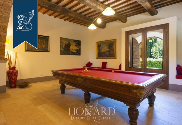 Image No.9-18 Bed Farmhouse for sale