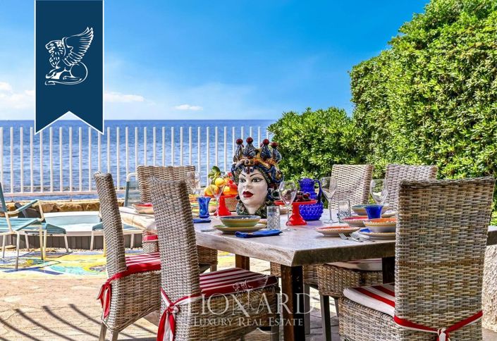 Image No.10-9 Bed Villa for sale