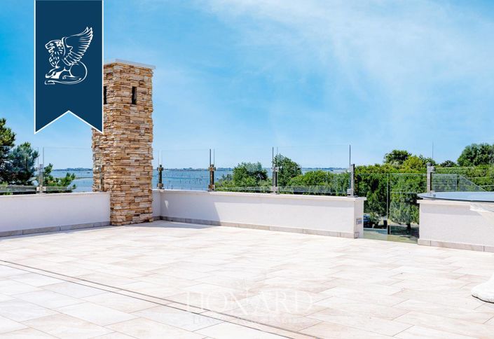 Image No.11-5 Bed Villa for sale