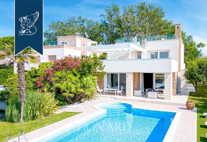 Image No.3-5 Bed Villa for sale