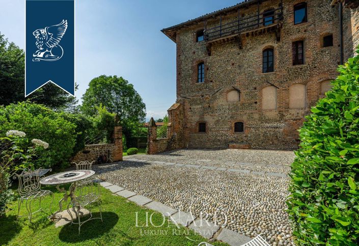 Image No.13-6 Bed Property for sale