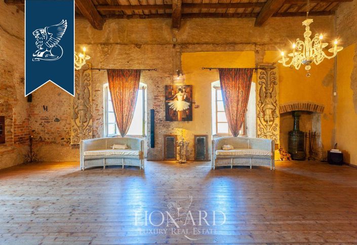 Image No.19-6 Bed Property for sale