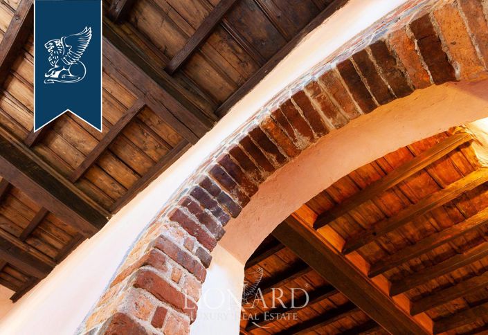 Image No.33-6 Bed Property for sale