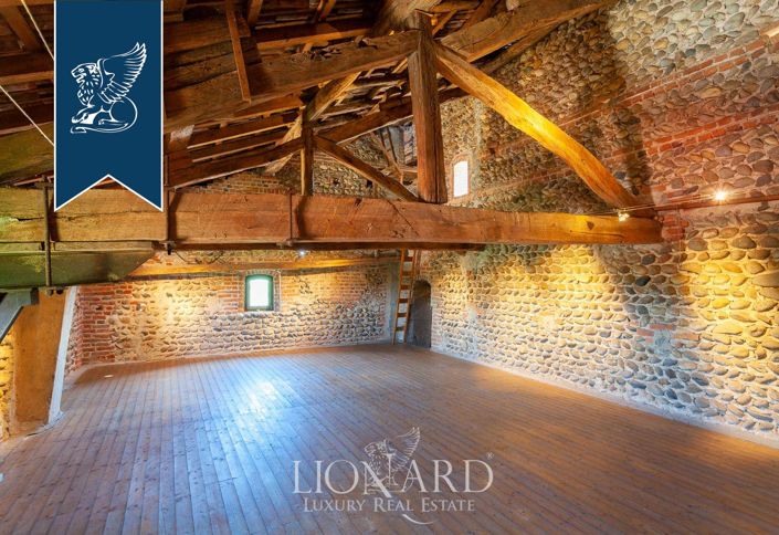 Image No.41-6 Bed Property for sale