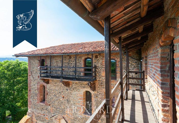 Image No.44-6 Bed Property for sale