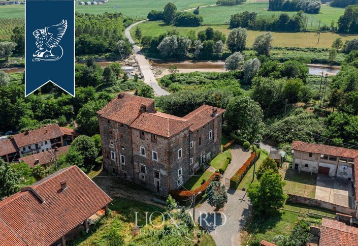 Image No.8-6 Bed Property for sale