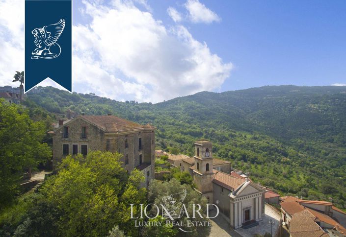 Image No.1-6 Bed Villa for sale