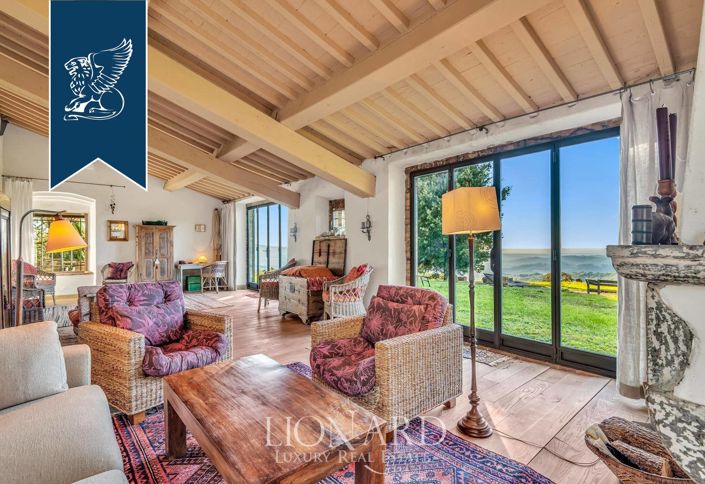 Image No.9-9 Bed Villa for sale