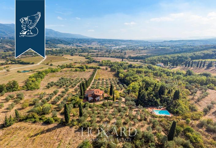 Image No.1-11 Bed Farmhouse for sale