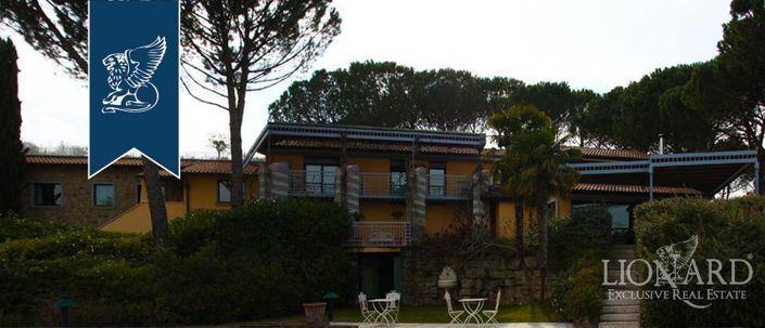 Image No.1-10 Bed Farmhouse for sale