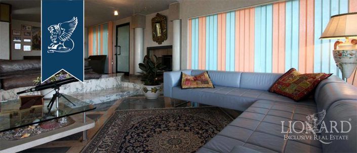 Image No.10-10 Bed Farmhouse for sale