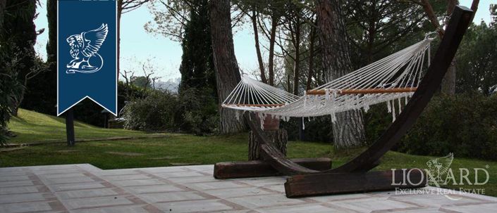 Image No.7-10 Bed Farmhouse for sale