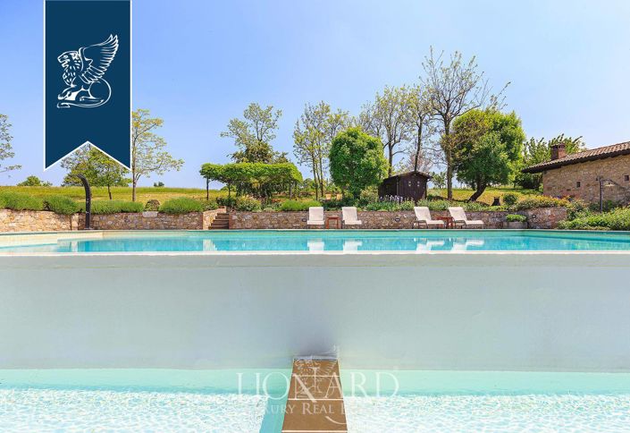 Image No.11-10 Bed Villa for sale