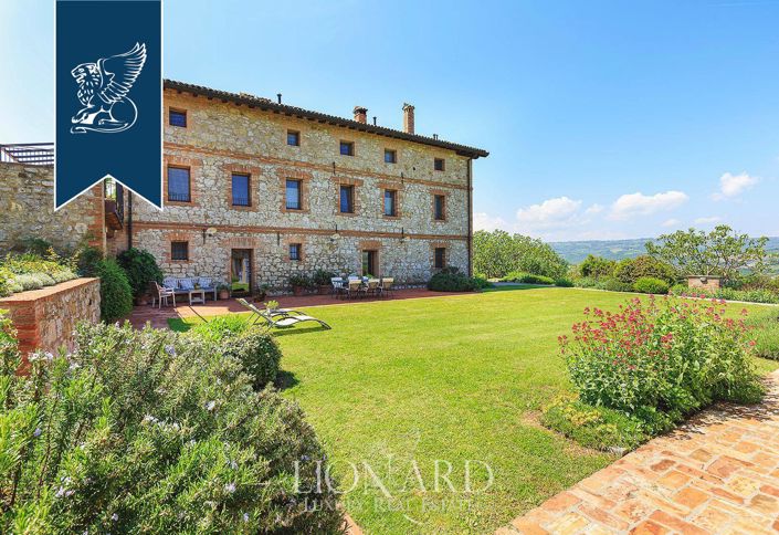 Image No.20-10 Bed Villa for sale