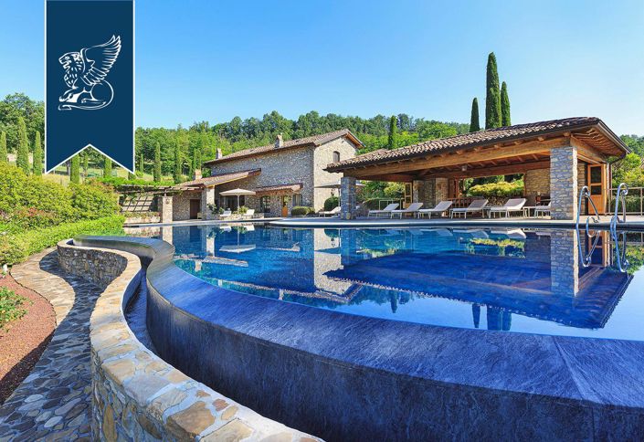 Image No.11-10 Bed Property for sale