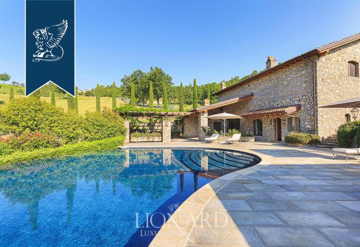 Image No.13-10 Bed Property for sale