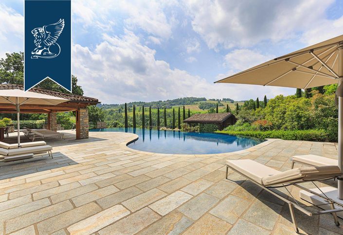 Image No.15-10 Bed Property for sale