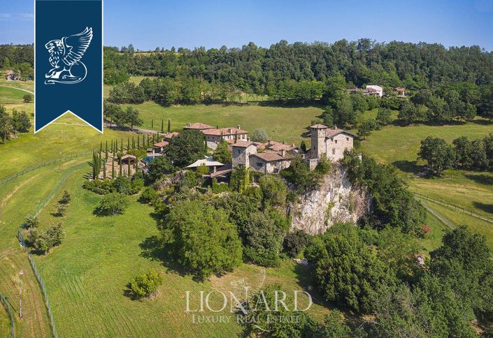 Image No.2-10 Bed Property for sale