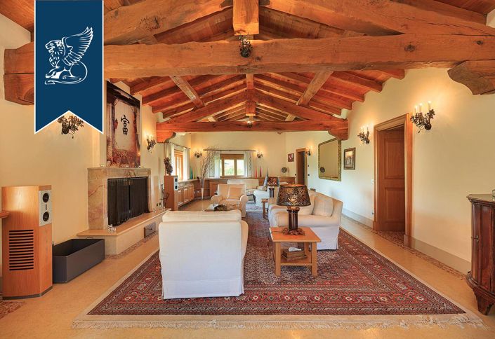 Image No.26-10 Bed Property for sale