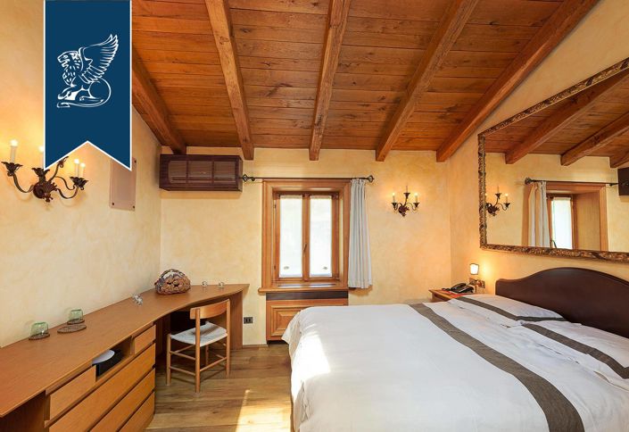 Image No.38-10 Bed Property for sale