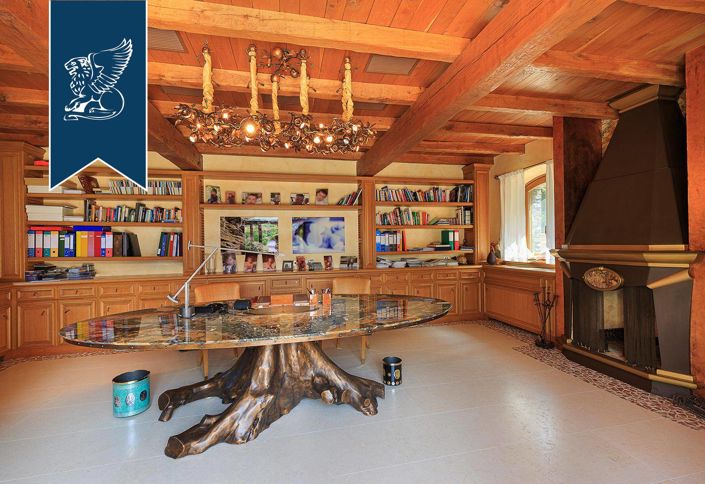 Image No.41-10 Bed Property for sale