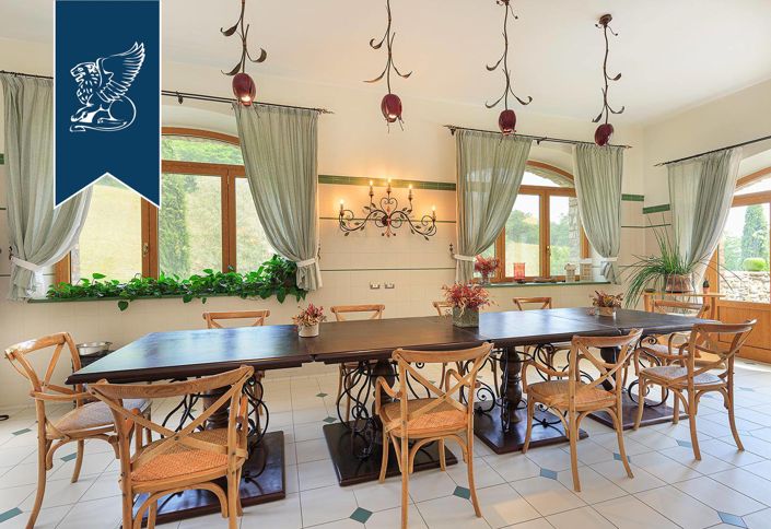 Image No.46-10 Bed Property for sale