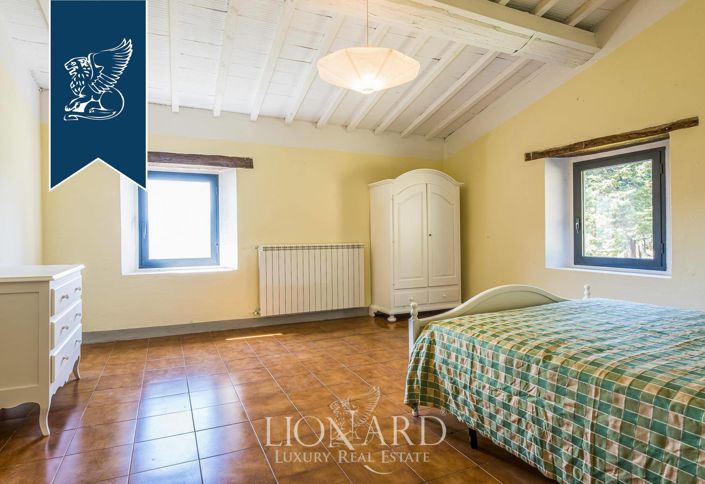 Image No.36-35 Bed Farmhouse for sale