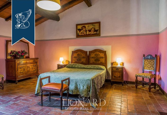 Image No.41-35 Bed Farmhouse for sale