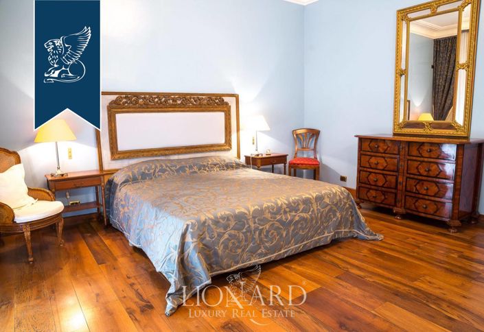 Image No.20-8 Bed Villa for sale