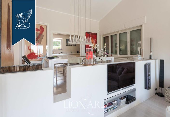 Image No.11-5 Bed Villa for sale