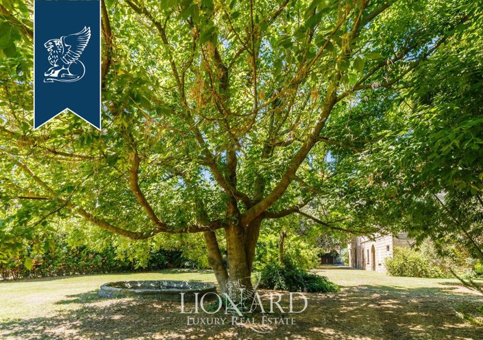 Image No.11-25 Bed Villa for sale