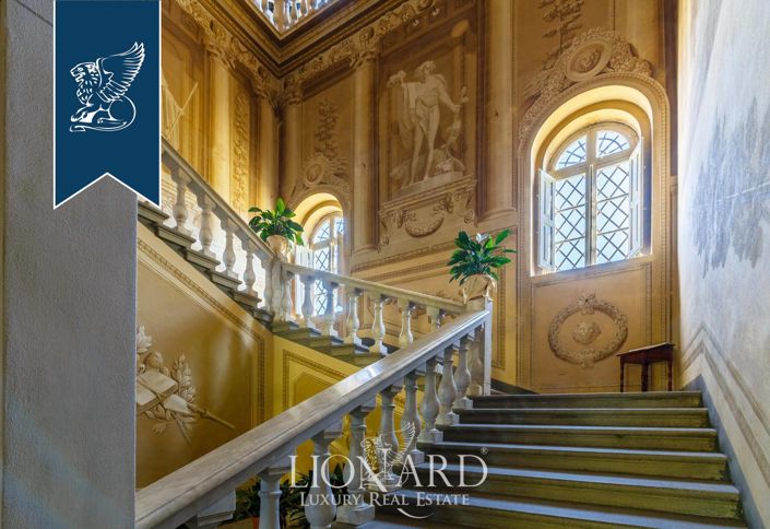 Image No.12-25 Bed Villa for sale