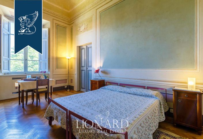 Image No.50-25 Bed Villa for sale